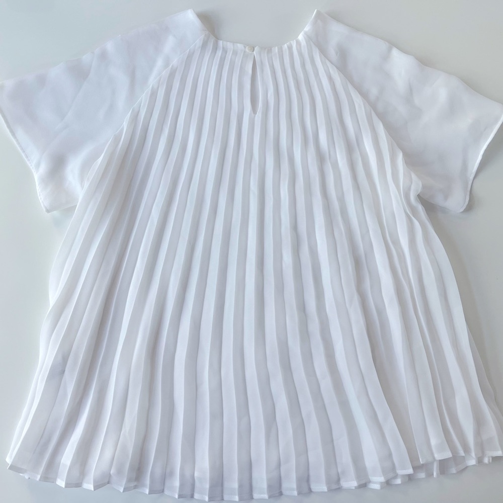 Uniqlo flowy white top